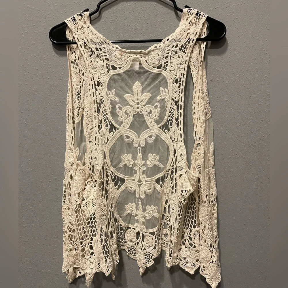 Cream Colored Lace Vest - Picture 2 of 3